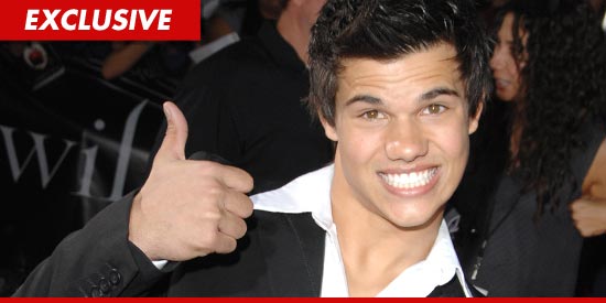 0801-taylor-lautner-getty-EX