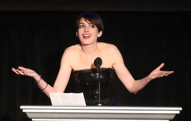 Anne Hathaway's Most Annoying Award Season Moments!