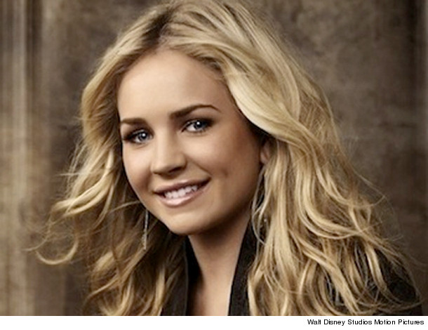Britt Robertson_inset