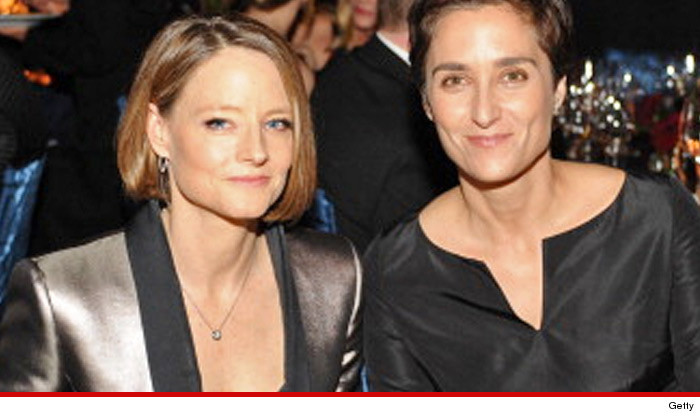 Jodie Foster Marries Girlfriend No Big Deal