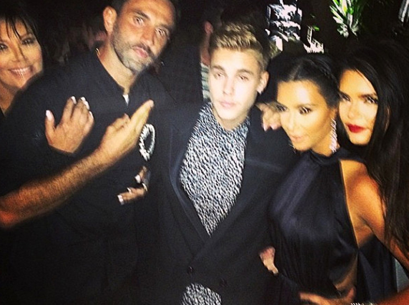 Justin Bieber Cozies Up to Kendall, Kris and Kim in Ibiza &ndash; See the