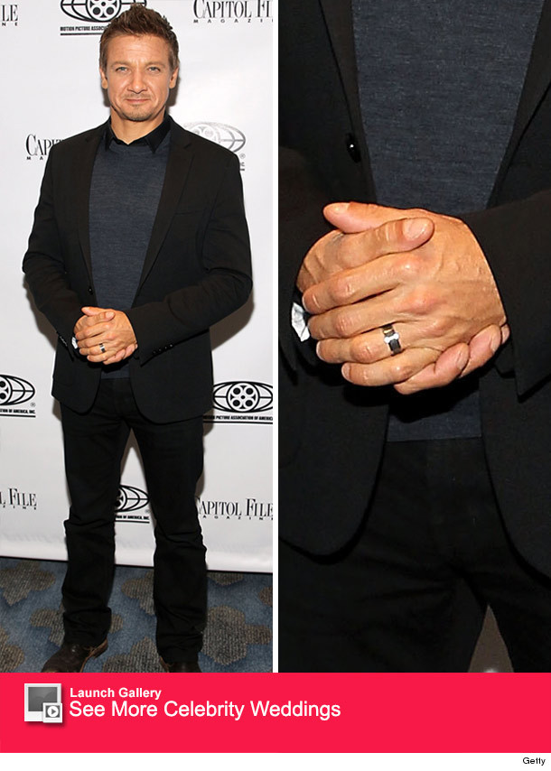 jeremy renner drops wedding