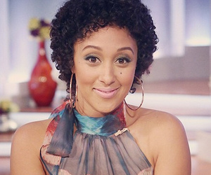 Tamera Mowry-Housley Shows Off Her Natural Hair on "The Real"