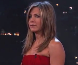 Jennifer Aniston Takes on Lisa Kudrow in Hilarious Celebrity Curse-Off!