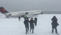 LaGuardia Plane Skids -- NY Giants Player On Flight ... 'I Shoulda Stayed Home' 
