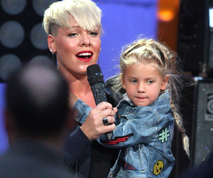 P!nk Brings Daughter Willow On Stage For "Ellen" Premiere