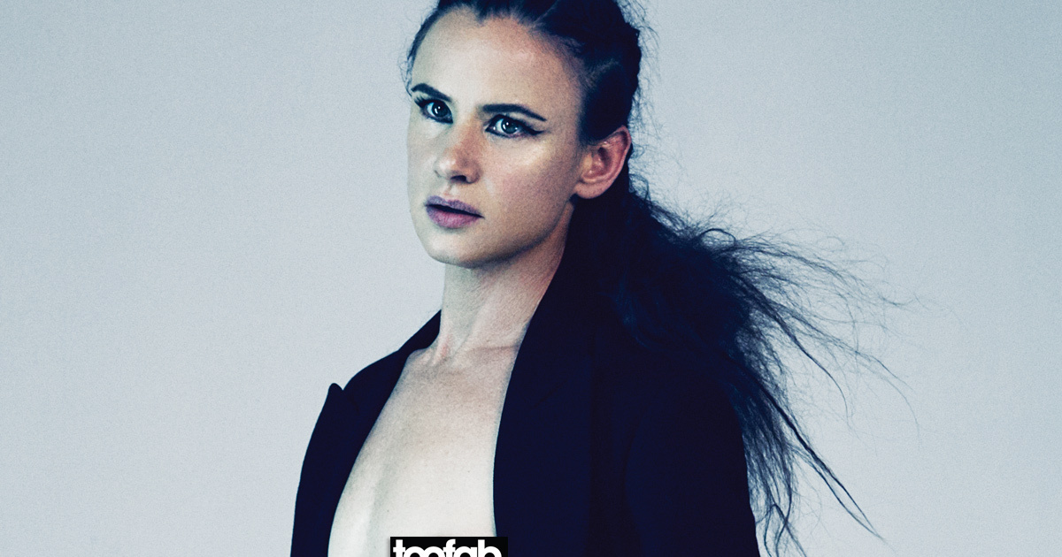 Juliette Lewis Goes Topless, Shows Off Toned Physique In No Tofu
