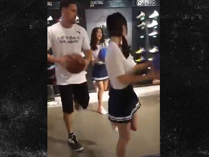 Pelvic Thrustin' Dance Video - TMZ.com