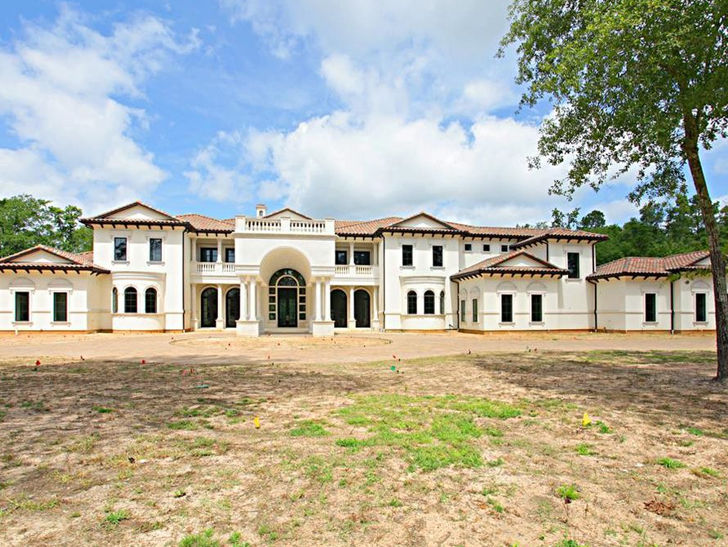 Chris Paul Buys Massive Texas Mansion, 14 Bathrooms!!!