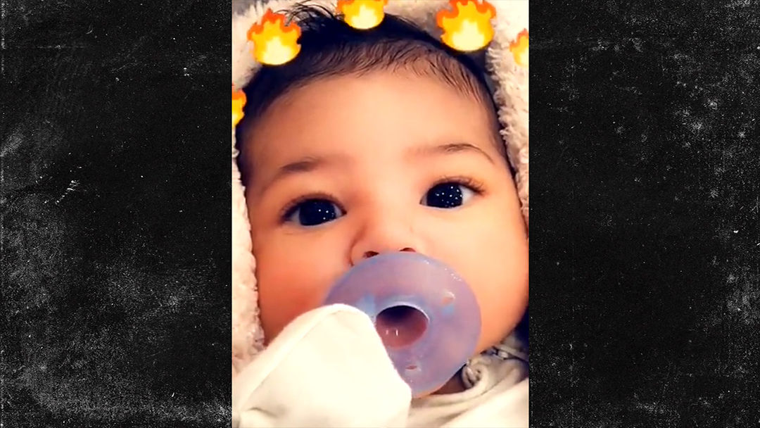 Résultat de recherche d'images pour "kylie jenner stormi"