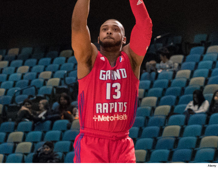 Former Illinois State player dies after collapsing during G League game Former Illinois State player dies after collapsing during G League game