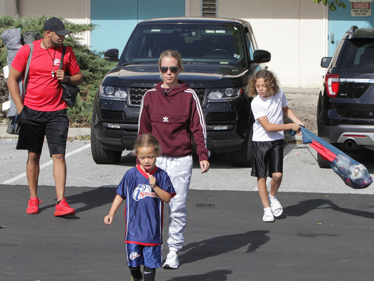 Kendra Wilkinson & Hank Baskett Still One Big Happy Family Amid Divorce